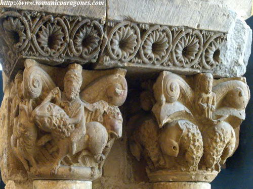 DETALLE DE LOS CAPITELES DEL VANO DE SAN PEDRO DE DUEÑAS